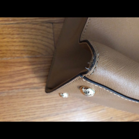 Michael Kors Hamilton Purse - Picture 5 of 14